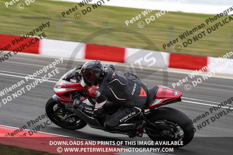 cadwell no limits trackday;cadwell park;cadwell park photographs;cadwell trackday photographs;enduro digital images;event digital images;eventdigitalimages;navarra;no limits trackdays;peter wileman photography;racing digital images;trackday digital images;trackday photos
